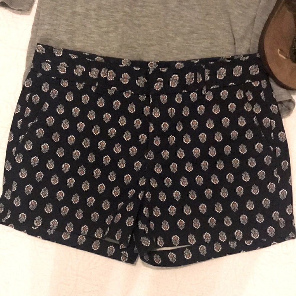 Khakis by GAP Shorts - 0 - Picture 2 of 3